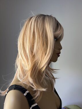Amazon Blonde Layered Wig with Soft Face-Framing Layers